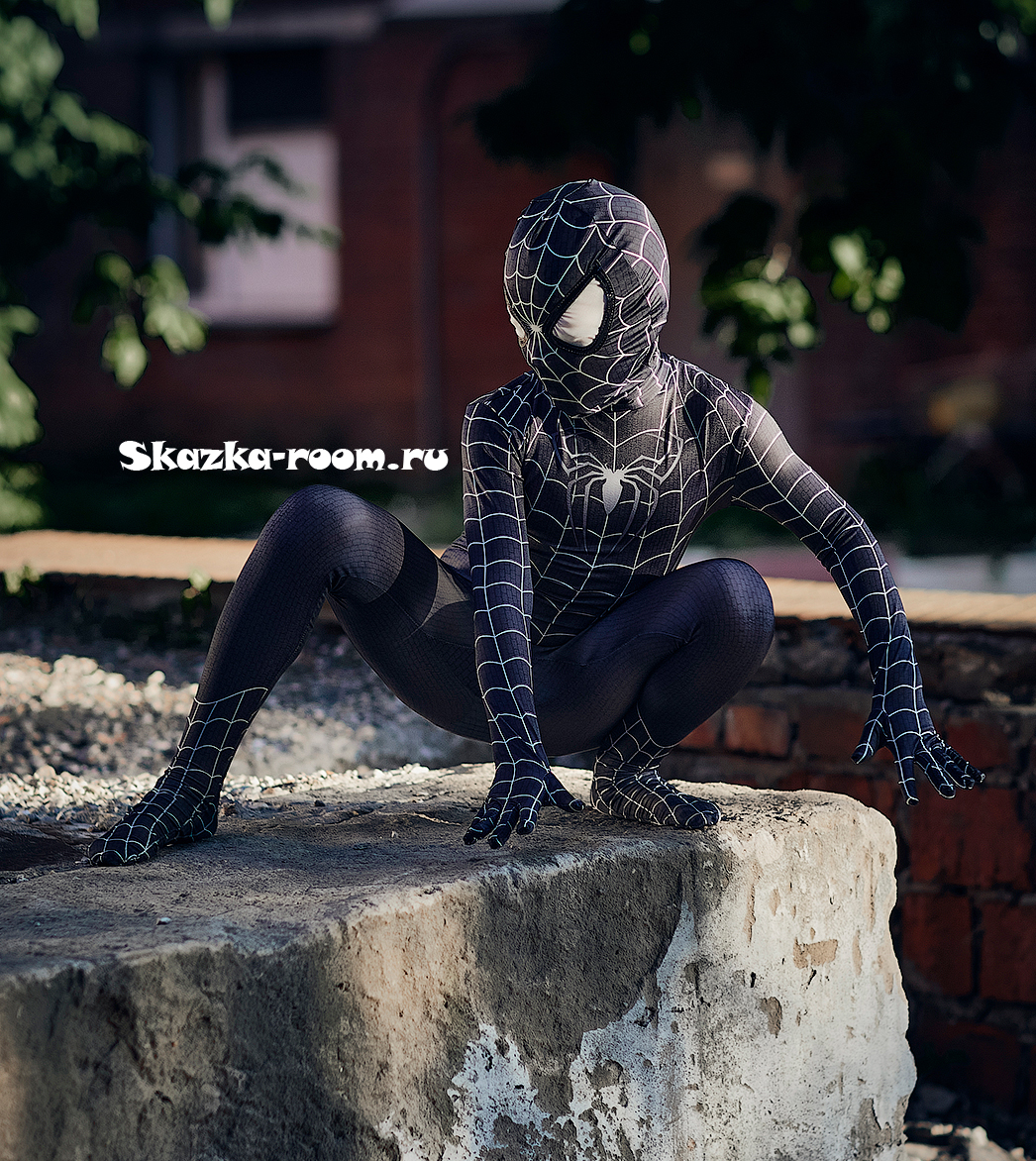 черный костюм человека-паука